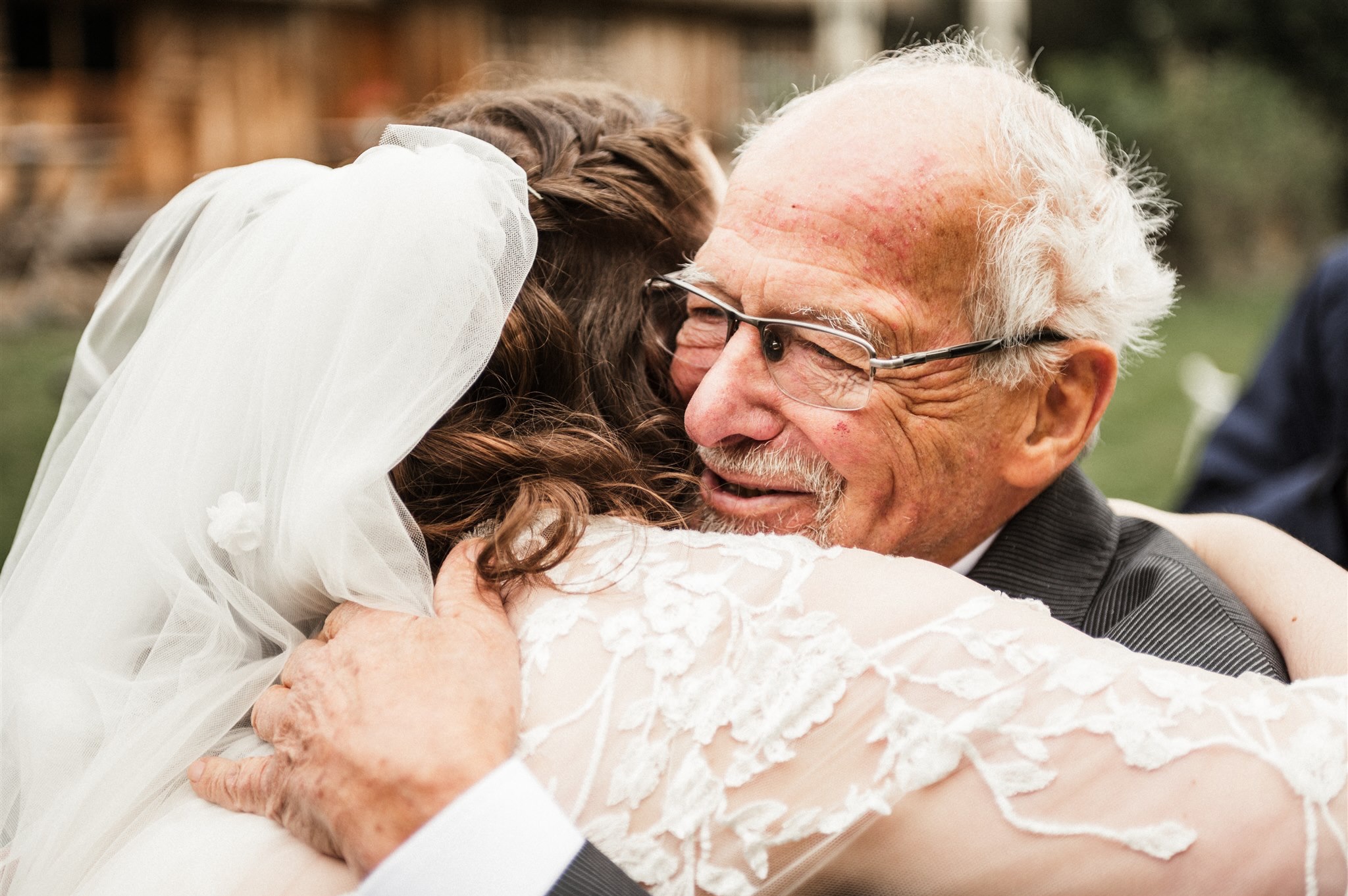 Ich bin NICHT die richtige Fotografin für euch, wenn …

👉… ihr perfekt inszenierte Bilder möchtet, bei denen jede Pose geplant und jedes Detail arrangiert ist – meine Stärke sind die echten, ungeplanten Momente, nicht das perfekte Tableaux.

👉… euch die Quantität der Fotos wichtiger ist als die Qualität der Erinnerungen – ich liefere keine 3.000 Schnappschüsse, sondern eine durchdachte Auswahl, die euren Tag und eure Emotionen wirklich erzählt.

👉… ihr auf dem Weg zur Trauung noch nicht wisst, wen ihr als Fotografin wollt – ich begleite nur Paare, bei denen die Chemie stimmt und die Entscheidung bewusst getroffen wurde, weil genau das in den Bildern spürbar ist.

_________________________________
📸 Ann-Christin Wegmann Fotografie 
✨ Echte Glücksmomente, wertvolle Erinnerungen! 

Kontakt:
www.annchristinbert.de
info@annchristinbert.de

HOCHZEITSFOTOGRAFIE
FOTOGRAFIN
VECHTA BREMEN OLDENBURG OSNABRÜCK