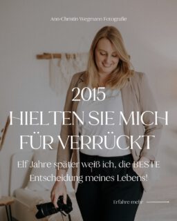 Anfang 2015 habe ich meinen Job gekündigt. Guter Vertrag, sicheres Gehalt, alles, wovon man dachte, man müsse dankbar dafür sein. Aber ich war unglücklich. Deshalb fragte ich mich: „Was ist das Schlimmste, das passieren kann, wenn du jetzt kündigst?“ Die Antwort überraschte mich. Noch am selben Abend schrieb ich die Kündigung.

Die Reaktionen kenne ich bis heute auswendig. „Bist du sicher?“, „Und wenn es nicht klappt?“, „Du gibst das alles auf, um dich zu finden?" … Kaum jemand hat verstanden, warum ich ins Ungewisse gehe, wenn ich doch alles hatte, was vermeintlich sicher war.

Aber sicher war nie das, was ich wollte. Ich wollte nicht funktionieren. Ich wollte gestalten. Ich wollte morgens aufwachen und spüren, dass mein Tag mir gehört – nicht jemandem, der mir sagt, wie er auszusehen hat. Außerdem wollte ich mir endlich einen langgehegten Traum erfüllen. Reisen!
 
Also bin ich gereist. Habe mich verlaufen, mich wiedergefunden, mich verloren gefühlt und Dinge über mich gelernt, die kein sicherer Job mir je gezeigt hätte. Und kurz danach kam auf Umwegen die Selbstständigkeit. Kein Netz, kein Plan B, kein garantiertes Gehalt am Monatsende. Dafür zum ersten Mal dieses Gefühl: am richtigen Platz zu sein.

Elf Jahre später weiß ich, warum ich diesen Weg gegangen bin. Ich bin unendlich dankbar für all die wunderbaren Glücksmomente, die ich miterleben und festhalten durfte. Leider musste ich nach über zehn Jahren feststellen, dass mir die eigenen Glücksmomente mit meiner Familie fehlen und ein Bedürfnis, das schon länger in mir schlummert, endlich nachkommen möchte.

Also vertraue ich nun erneut auf meine Intuition und gehe meinen Weg weiter. (Weiter in den Kommentaren)
