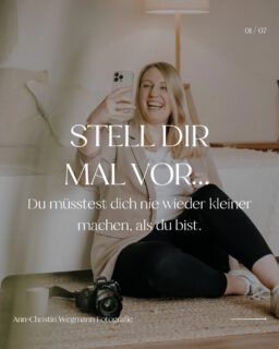 Wir wurden lange darauf trainiert, uns zurückzunehmen. Nicht zu laut, nicht zu viel, nicht zu sichtbar. Bloß nicht auffallen.

Aber jede Frau, die sich traut, sich zu zeigen, verschiebt die Grenze für alle anderen ein Stück. Sichtbarkeit ist kein Wettbewerb. Sie ist ein Signal: Es ist Platz für uns – für dich, für mich, für die, die nach uns kommt.

Ich fotografiere Frauen an genau diesem Punkt. Wenn sie aufhören, sich klein zu machen, und anfangen, ihre Größe zu zeigen. Und jedes Mal wird eine andere Frau es sehen und denken: Dann kann ich das auch.

Gerade in Zeiten von KI ist es umso wichtiger, dich authentisch (auf echten Bildern!) zu zeigen. Produkte, Dienstleistungen etc. werden immer vergleichbarer. Das, was den größten Unterschied macht, ist unsere Personality. Das sind wir, du und ich. Wir sind einzigartig. 🫶

Zeig welcher Mensch hinter deinem Business steht. Nicht nur für dich – sondern für alle, die dadurch Mut fassen.