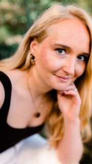 Personal Brand Fotografie ist so viel mehr als nur schöne Bilder. Es ist eine Transformation mit Klarheit und Strategie, die dein Business aufs nächste Level hebt ✨ 

____________________________________________
Ann-Christin Wegmann Fotografie
Personal & Employer Brand Fotografin für Unternehmerinnen & Selbstständige ✨

//Strategisch geplant. Echt fotografiert.

Kundin auf den Fotos: @wm_manufaktur 

FOTOGRAFIN IN VECHTA
PERSONAL BRANDS
UNTERNEHMERIN
HAMBURG
BREMEN
OSNABRÜCK